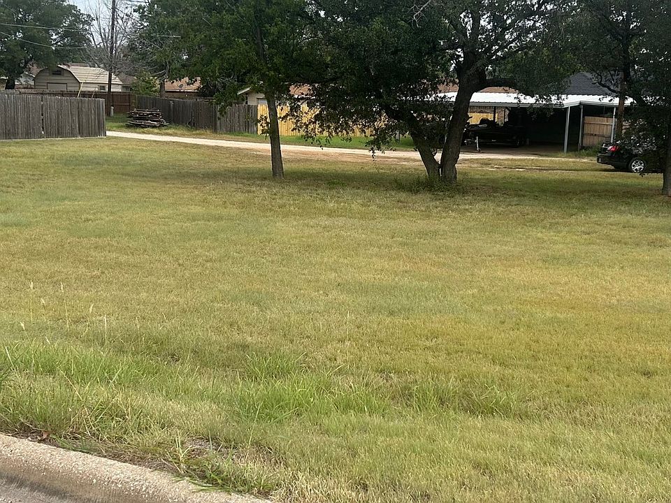 2nd image of 1510 Thomas Ln