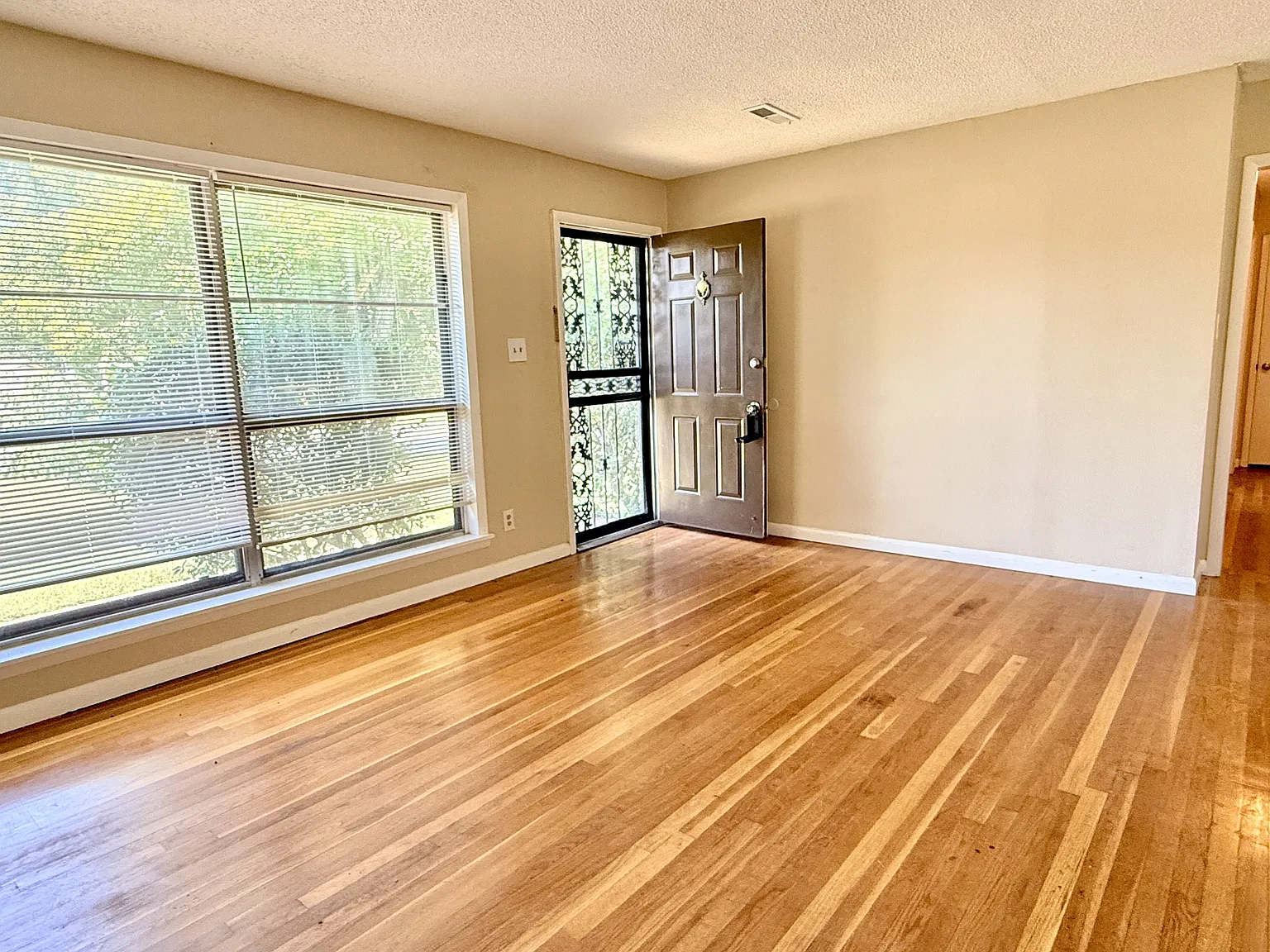 4 bed, 1506 sqft, $1,395 — Photo 3