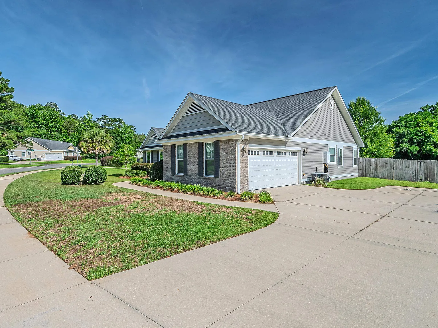 4 bed, 2350 sqft, $3,500 — Photo 4