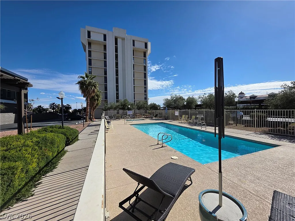 2 bed, 2.0 bath, 1321 sqft, $1,550 — Photo 4