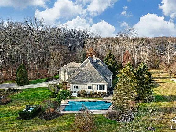 2nd image of 2376 Fox Hollow Dr