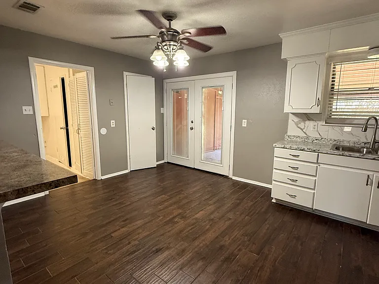 5721 Bowling Dr — Photo 2