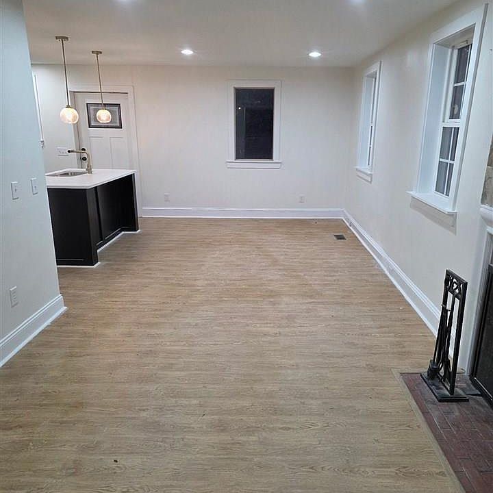 2nd image of 904 Chestnut St