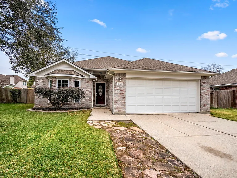 2923 Goldspring Ln — Photo 1