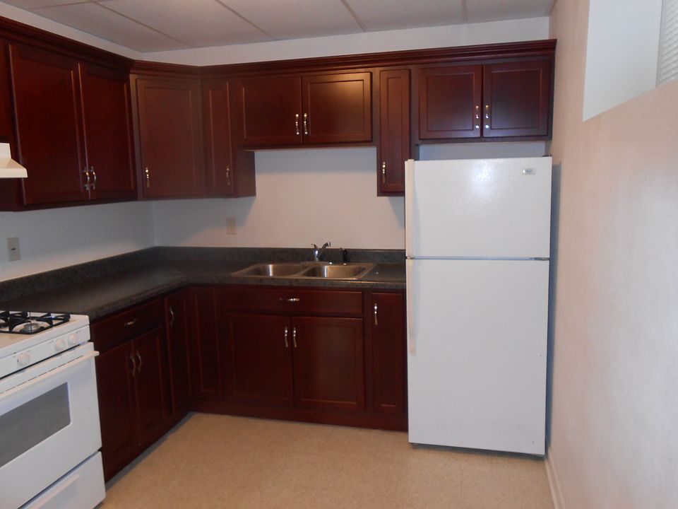 2nd image of 1303 Market St APT 10