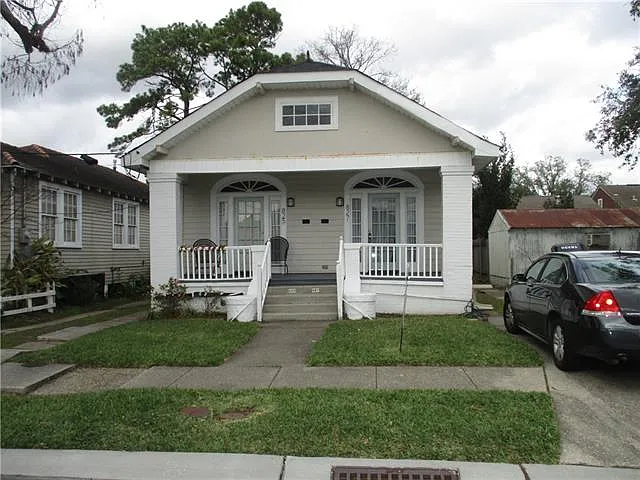 827 Greenwood St