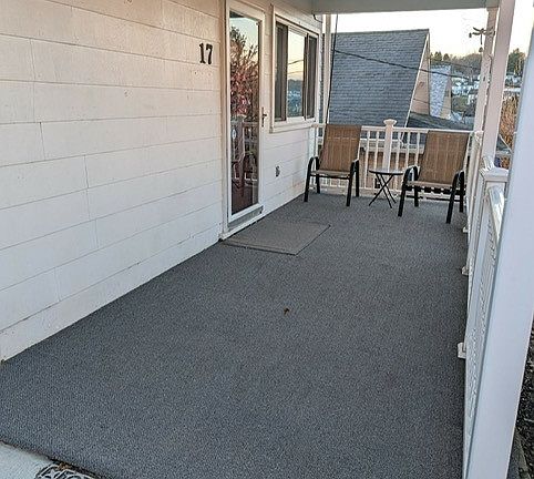 4th image of 17 Hickory St