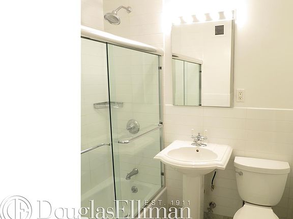 5th image of 150 W 47th St APT 4A