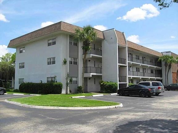 3rd image of 8020 Colony Cir N APT 301