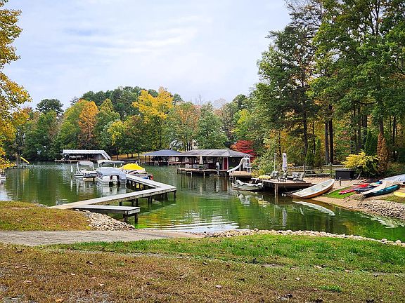 3rd image of 2406 Horseshoe Bend Dr