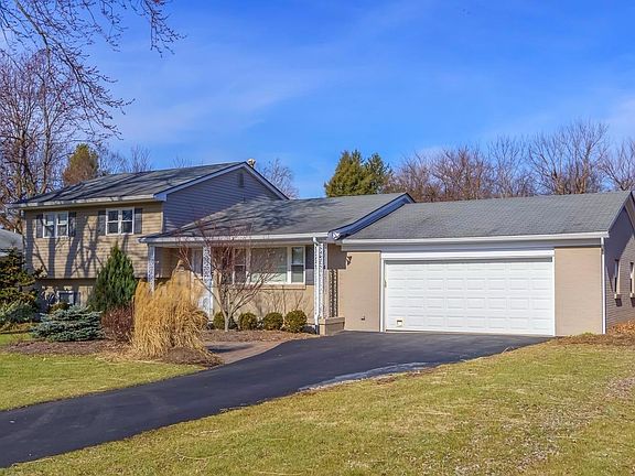 3rd image of 1749 Hawthorne Ln