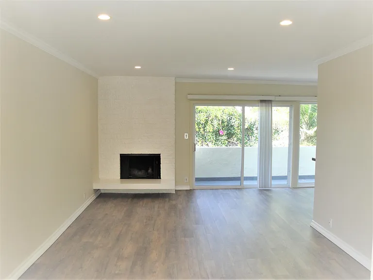 3615 Greenfield Ave #4 — Photo 36