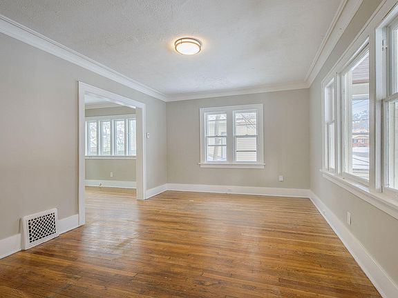 3rd image of 1019 Cooper Ave SE
