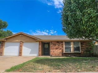 704 Whispering Oaks Blvd, Moore, OK 73160