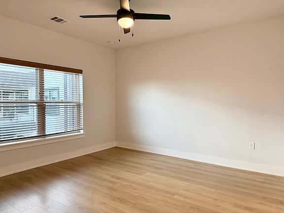 5th image of 3101 Govalle Ave APT 305