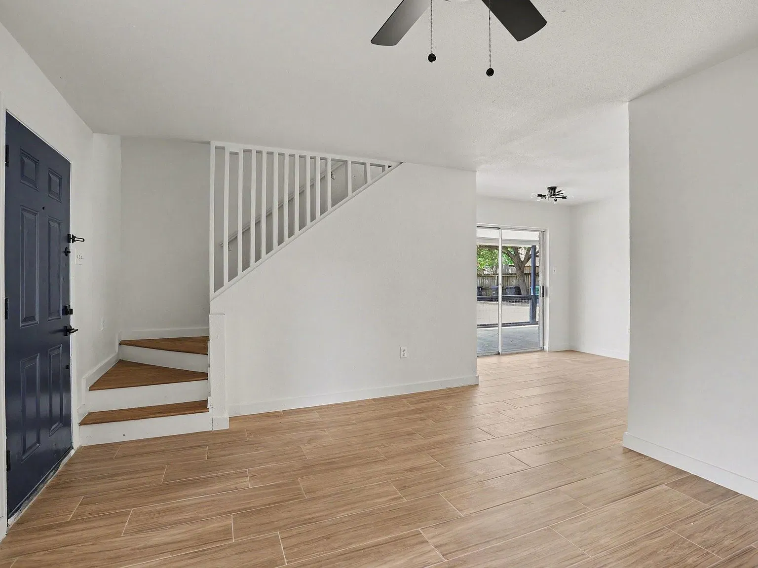 3 bed, 2.0 bath, 1275 sqft, $1,599 — Photo 4