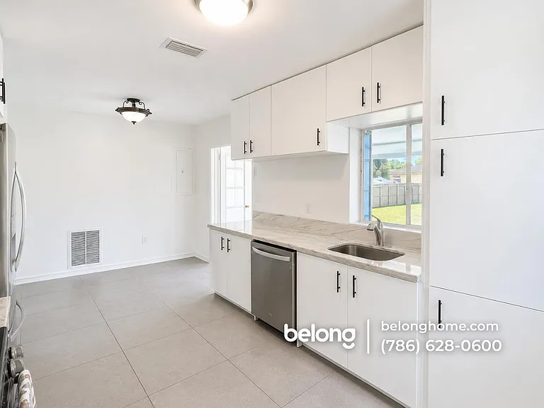 1504 Funston St — Photo 4