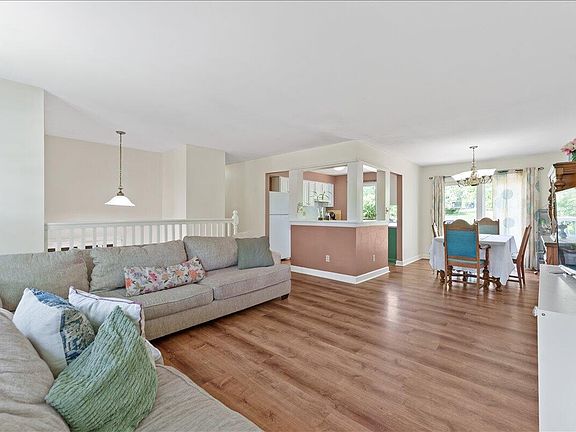 3rd image of 2616 Carre Pl