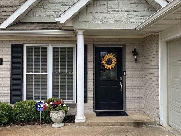 5th image of 1811 Villa View Dr