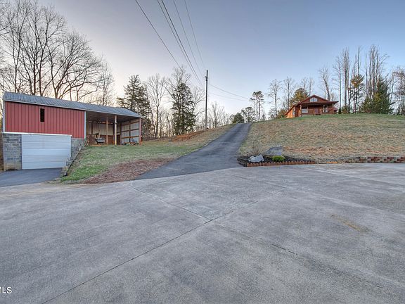 3rd image of 138 Hubbard Dr