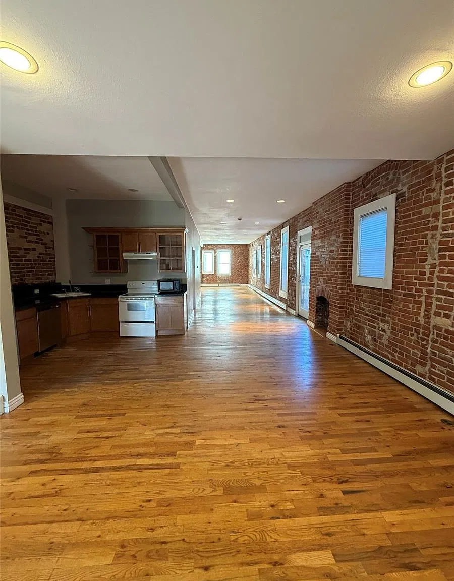 1 bed, 1.0 bath, 1400 sqft, $2,300 — Photo 1