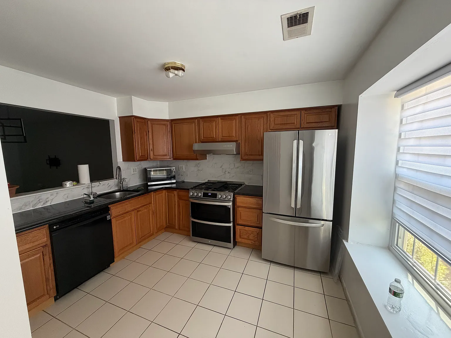 2 bed, 2.5 bath, 1184 sqft, $2,800 — Photo 2