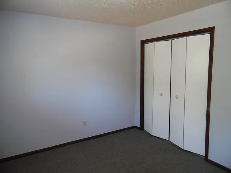 Arnold's Park Apartments — Photo 13
