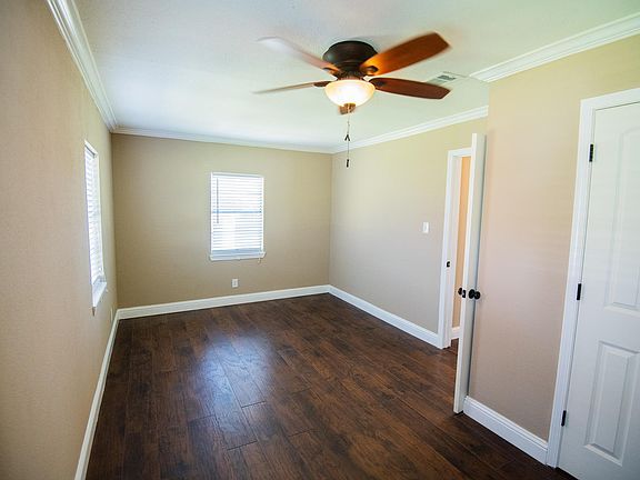 5th image of 875 Vivian St