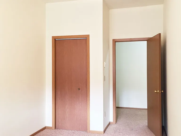 6 North Main Street - Downtown apartments on second floor above commercial spaces. — Photo 20