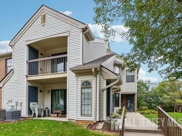 3015 Lighthouse Ln, Parlin, NJ 08859