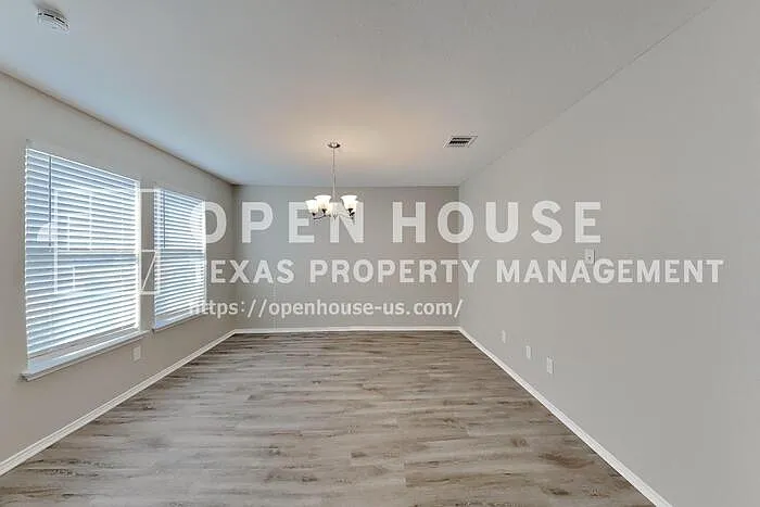 1016 Silver Spur Ln — Photo 6