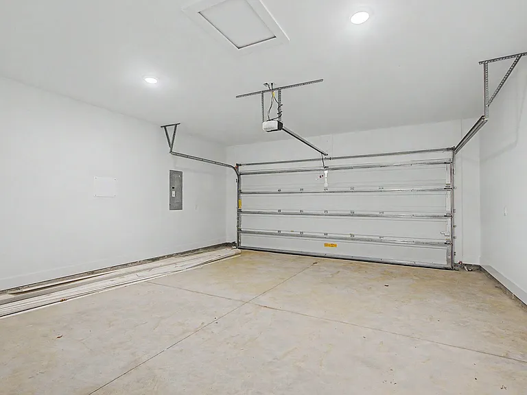 4065 Four Oaks Blvd — Photo 35