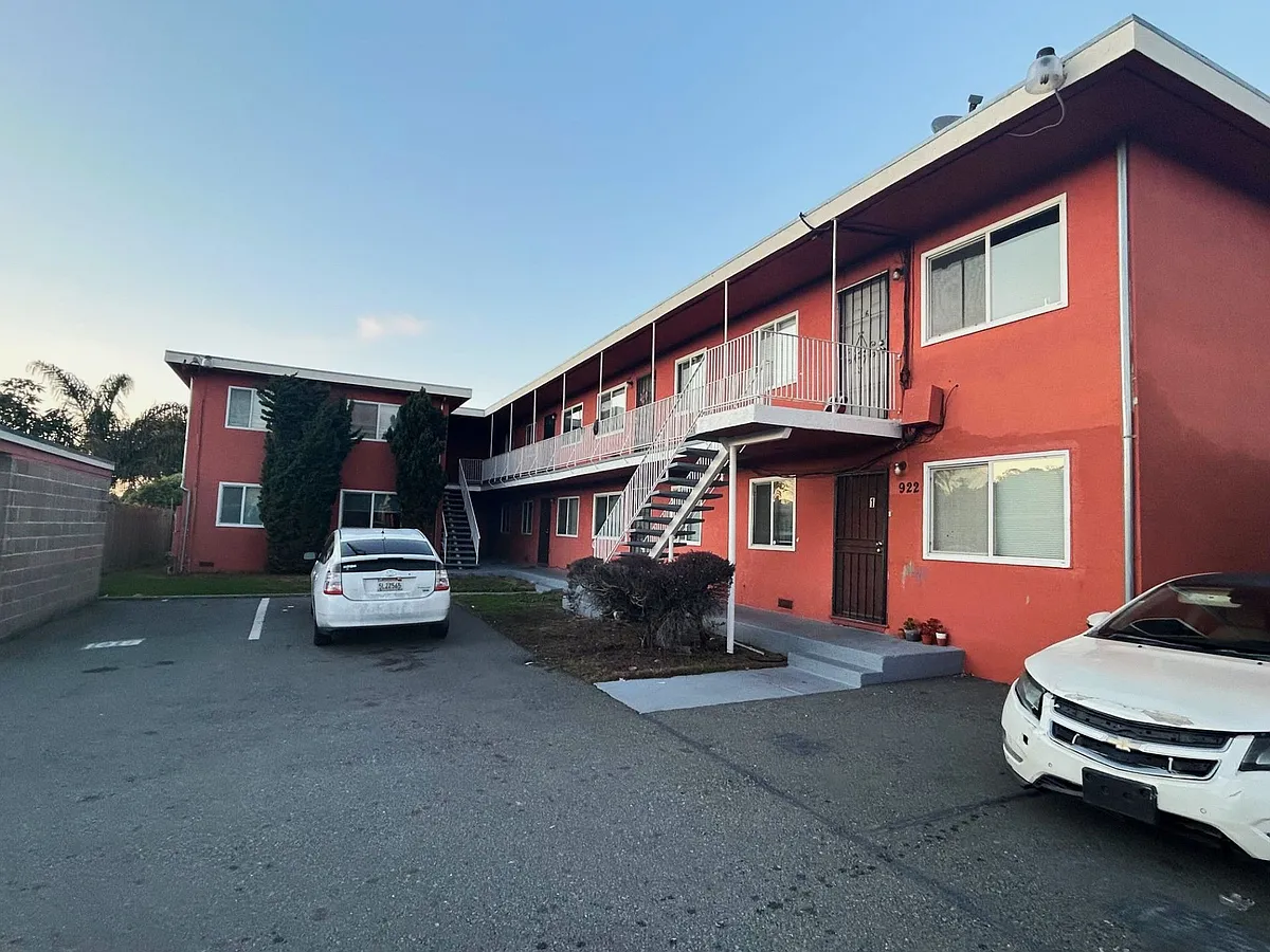 Building Photo - 945 S 45th St