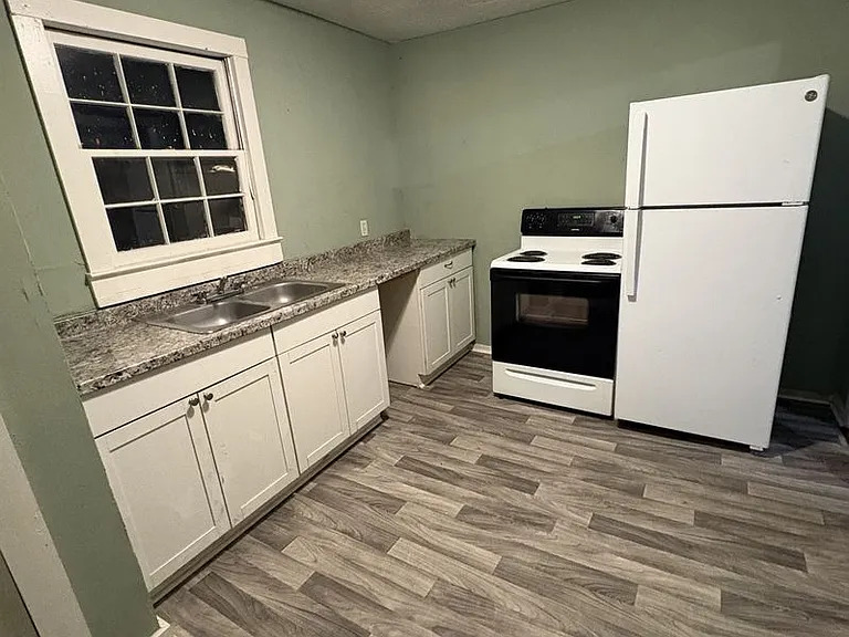 901 N Park St — Photo 5