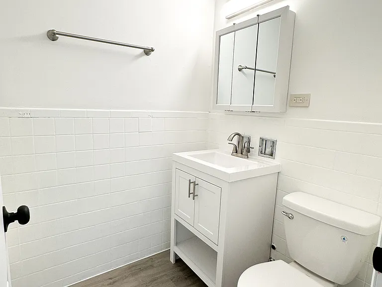 7019 N Ridge Blvd #3D — Photo 8