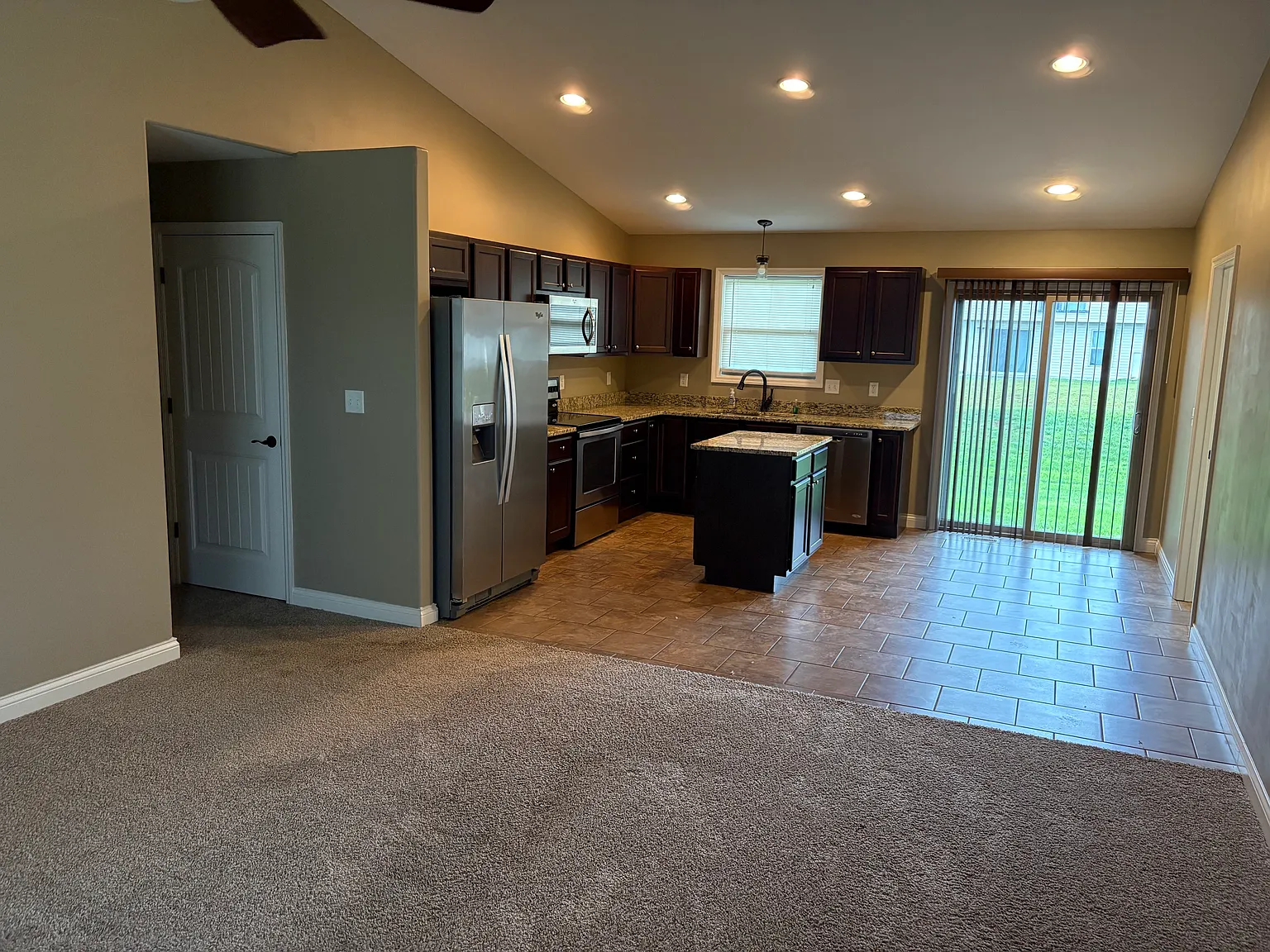 3 bed, 1378 sqft, $2,000 — Photo 2