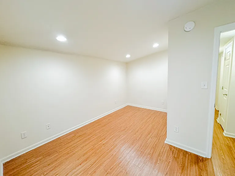 1666 Mayhew St — Photo 10