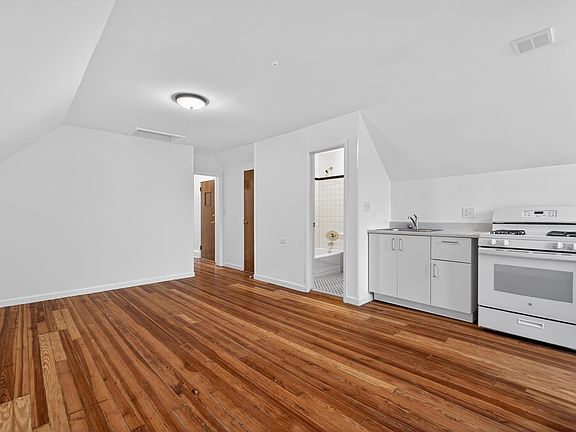 4th image of 42 Duer Pl #3