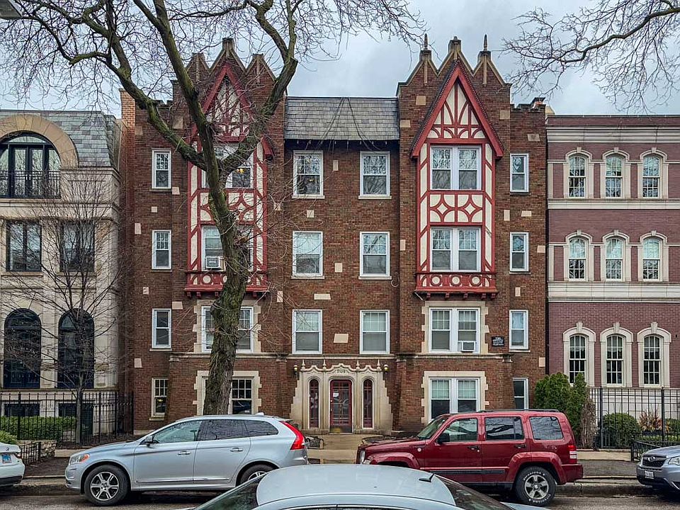 1st image of 2129 N Dayton St APT 302