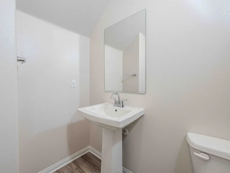 466 Meyer Pl — Photo 7