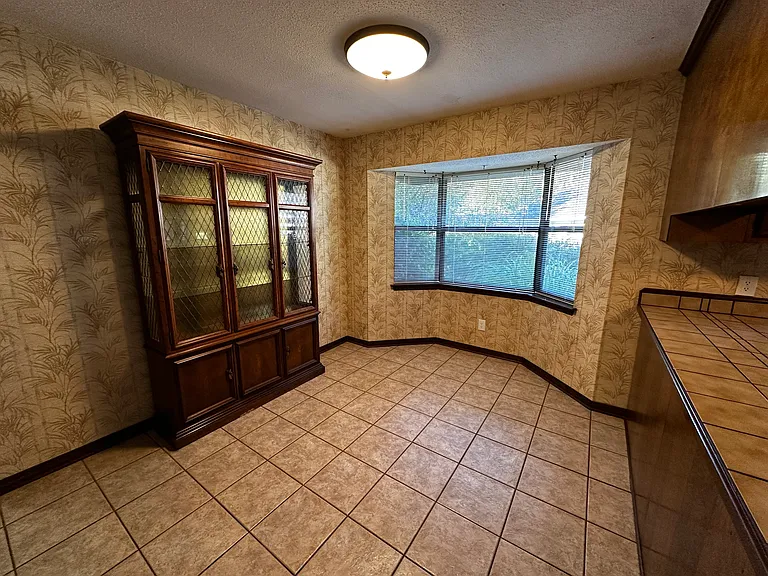 106 Lively Cir — Photo 9