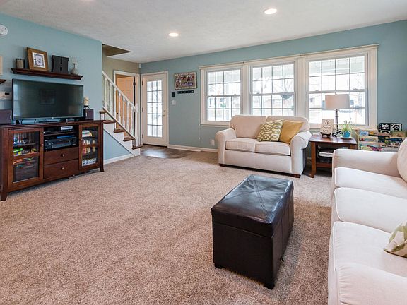 2nd image of 1031 Colonial Ct