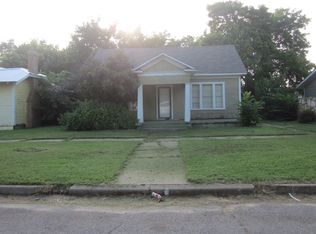 204 4th St SE, Childress, TX 79201