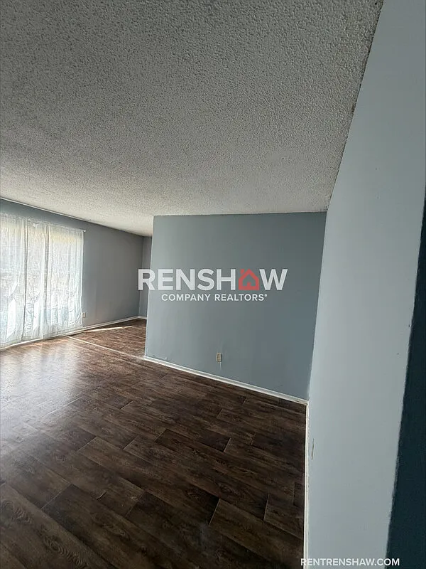 2 bed, 1.0 bath, $800 — Photo 2