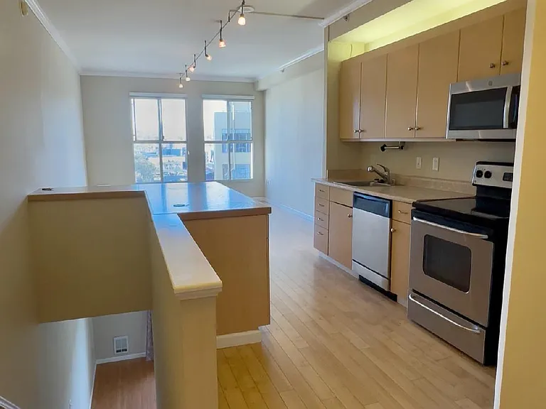 140 S Van Ness Ave #1024 — Photo 4