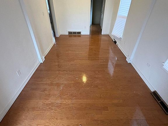 2nd image of 2371 Monroe St
