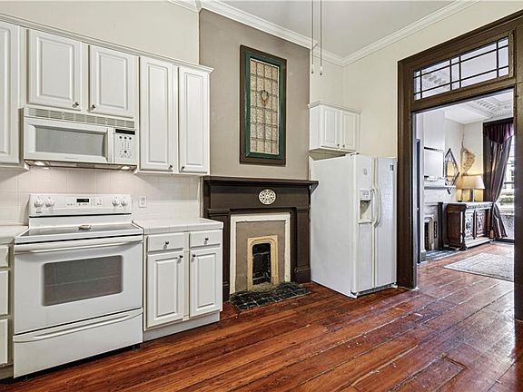 2nd image of 631 St Peter St #4
