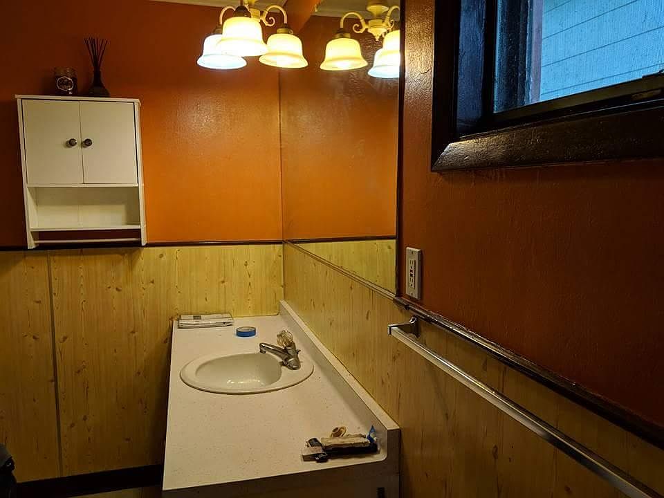 Full bathroom downstairs