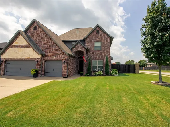 6400 S 46th Blvd, Rogers, AR 72758