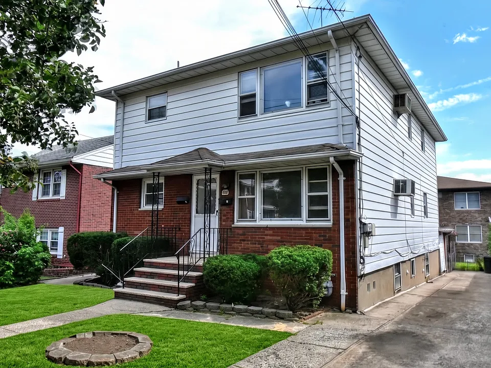 348 Westminster Pl #1